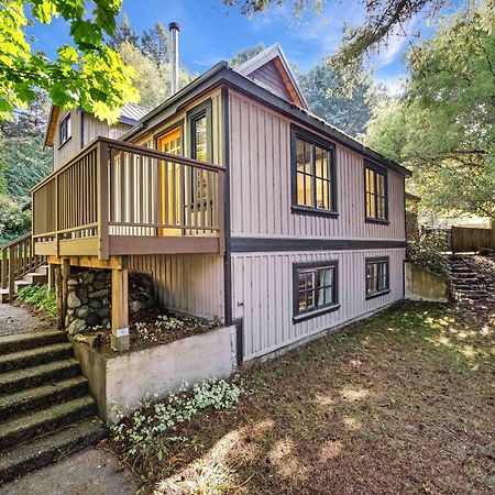 Sunwolf Riverside Cabins Brackendale Bagian luar foto