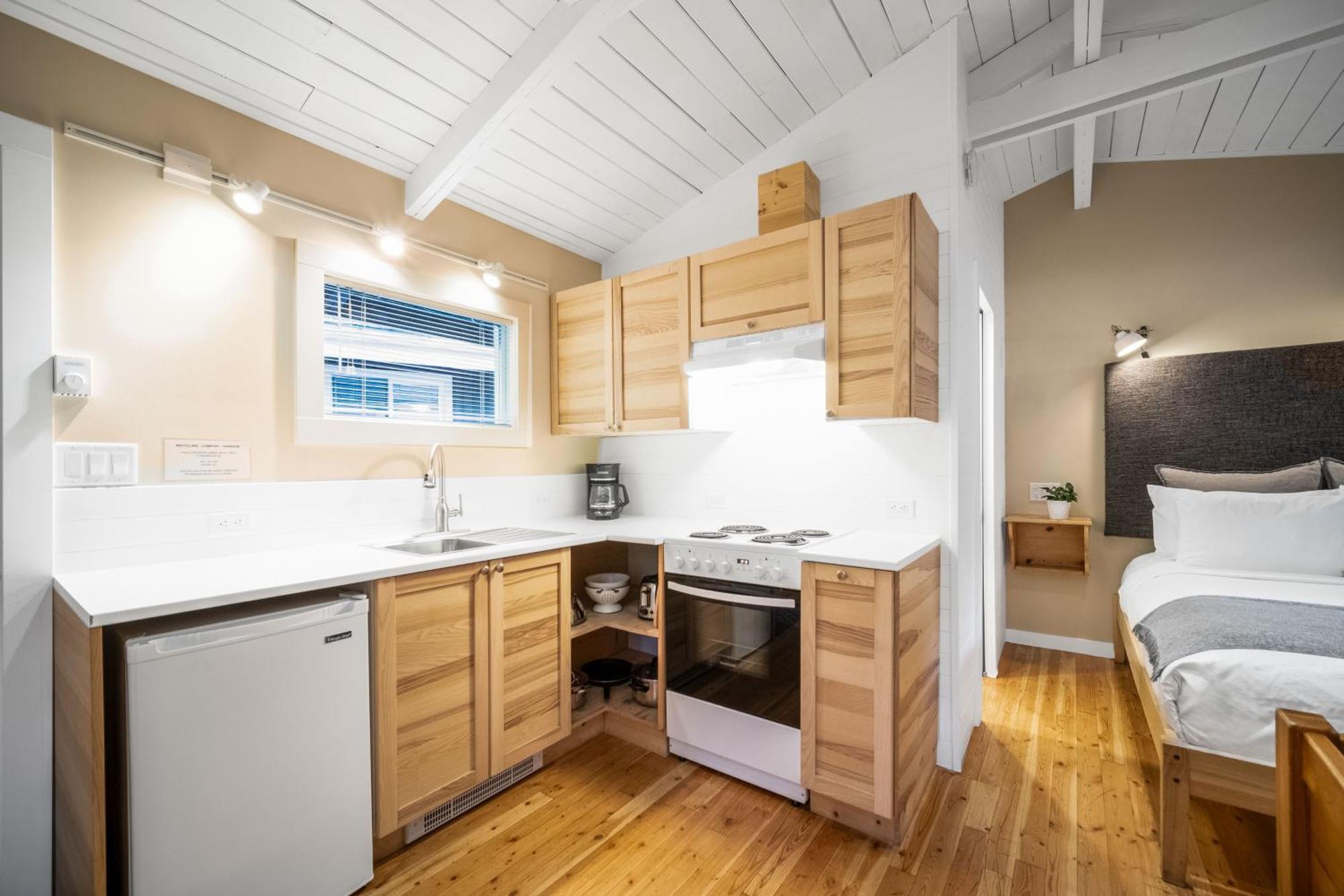 Sunwolf Riverside Cabins Brackendale Bagian luar foto
