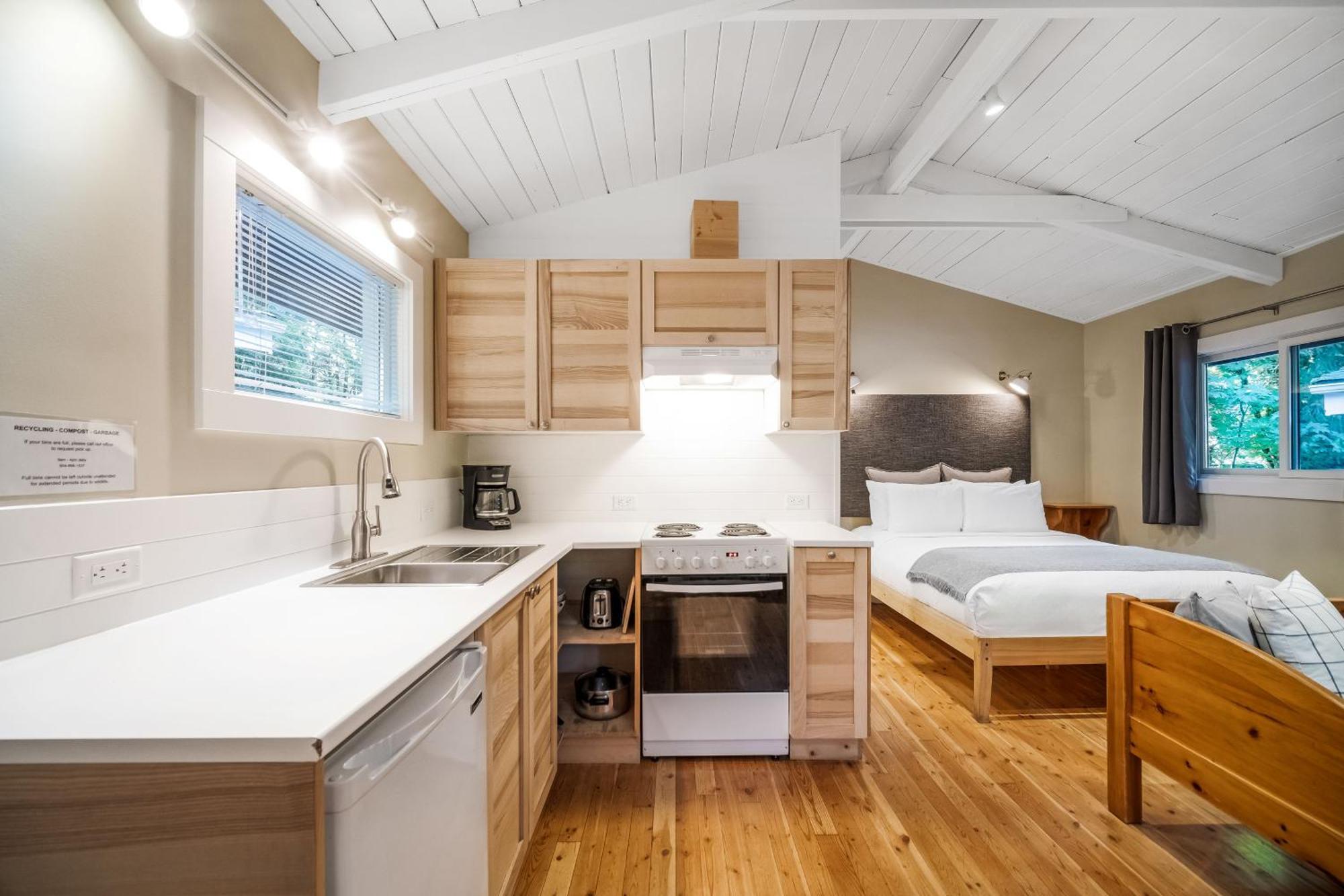 Sunwolf Riverside Cabins Brackendale Bagian luar foto