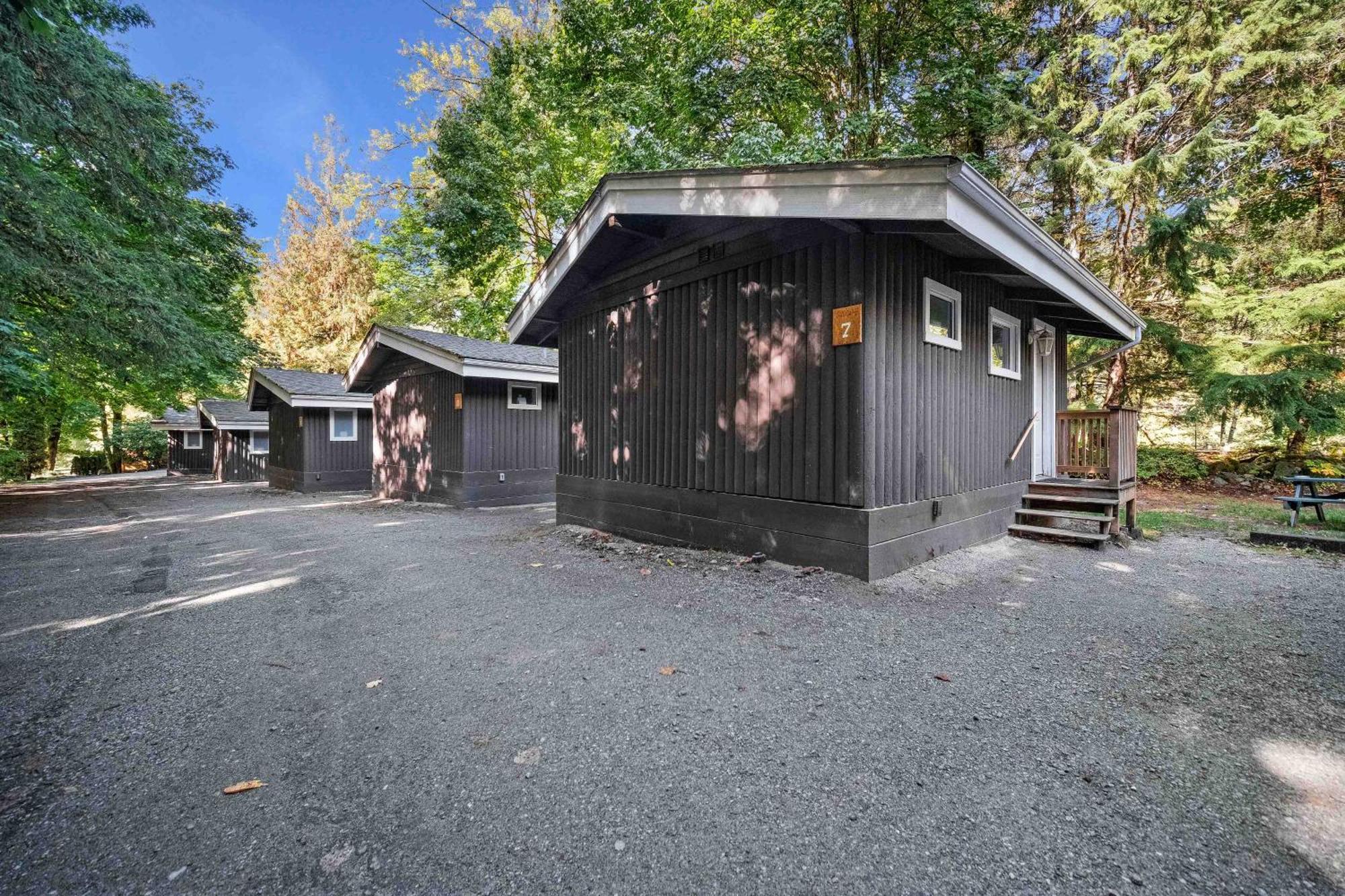 Sunwolf Riverside Cabins Brackendale Bagian luar foto
