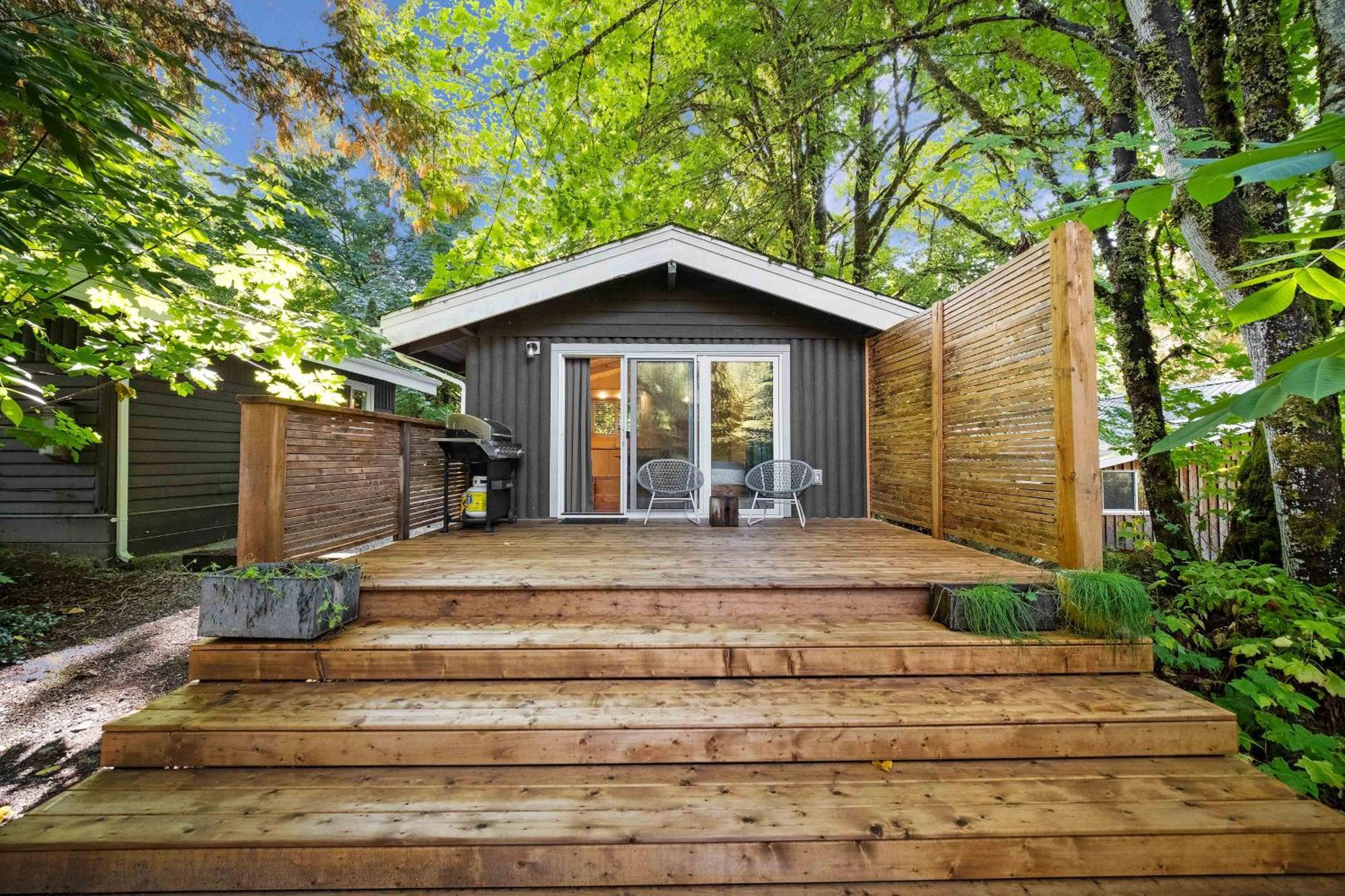 Sunwolf Riverside Cabins Brackendale Bagian luar foto