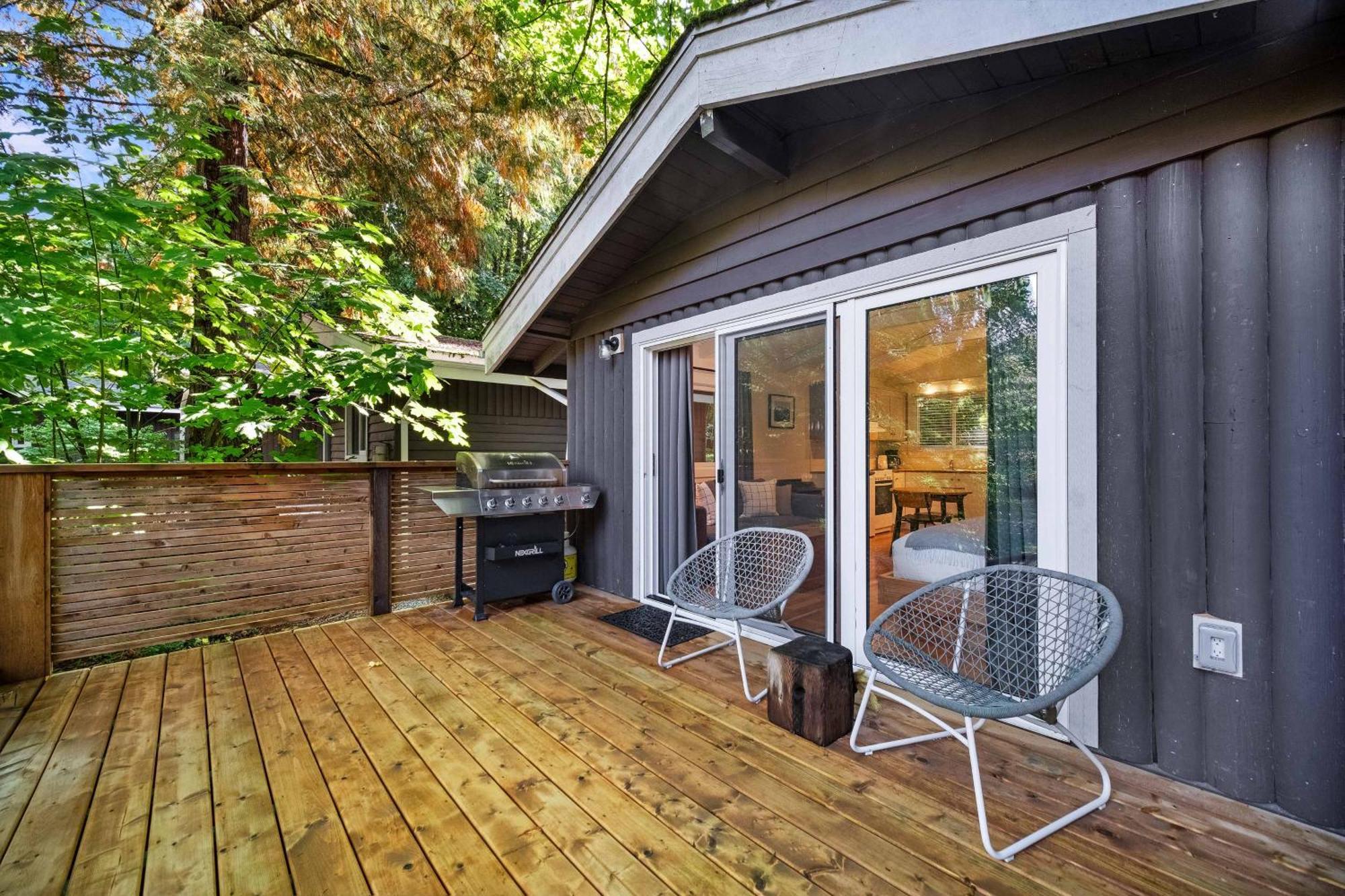 Sunwolf Riverside Cabins Brackendale Bagian luar foto