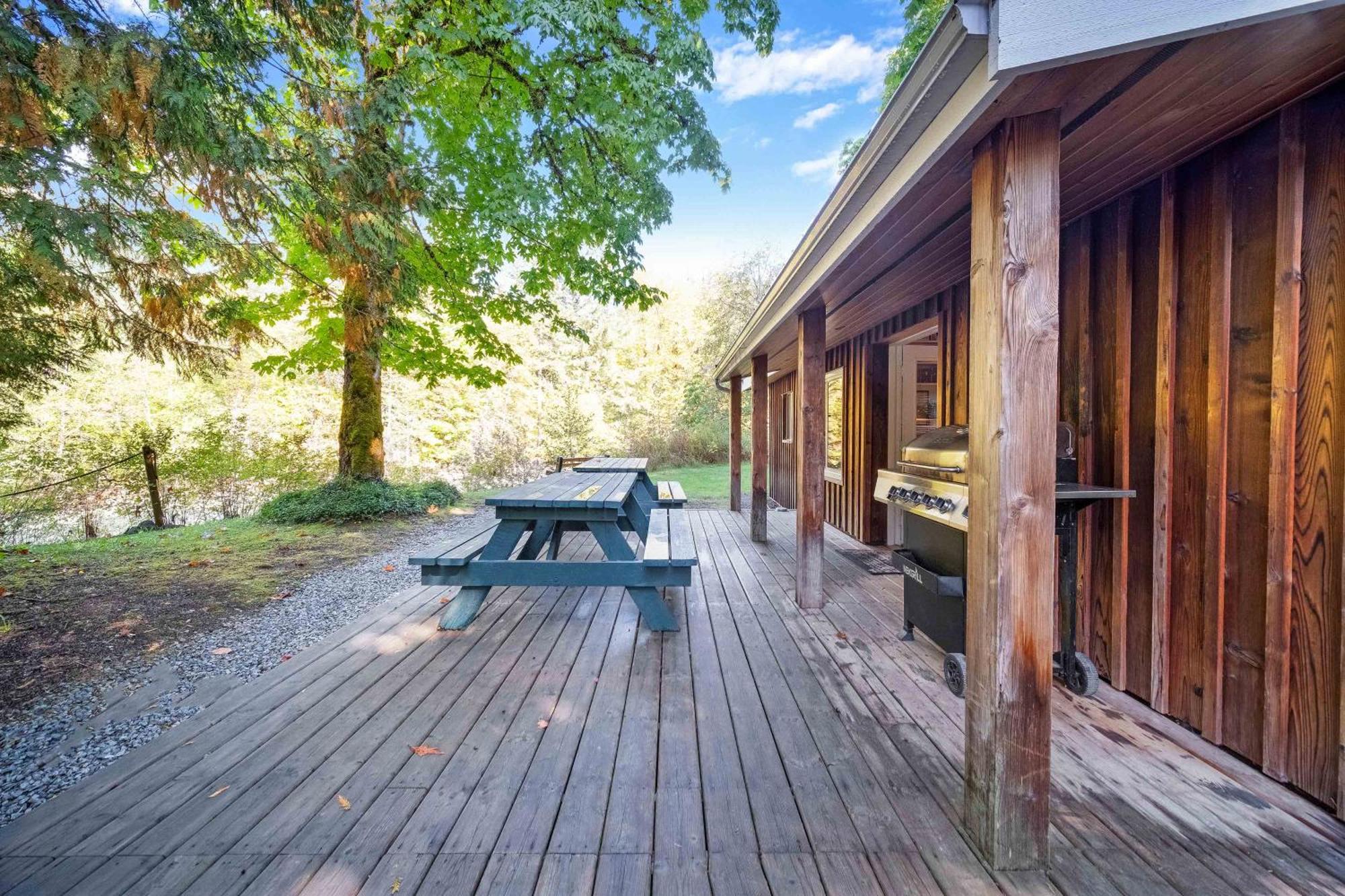 Sunwolf Riverside Cabins Brackendale Bagian luar foto